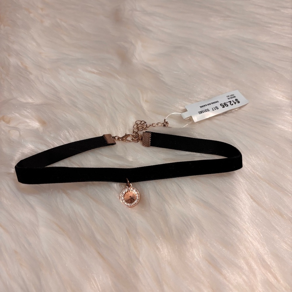 BNWT Le Chateau Elegant Black Choker Necklace with Gold Pendant